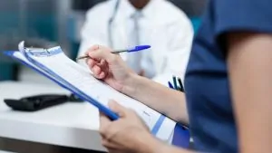 Errores diagnósticos son subestimados: el 85% serían prevenibles 16 Errores diagnósticos son subestimados el 85% serían prevenibles