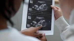 "Escucha su latido": propuesta centrada en el diagnóstico prenatal 8 Escucha su latido propuesta centrada en el diagnóstico prenatal