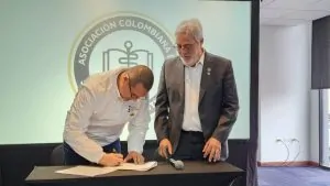 Instituto Nacional de Salud y Sociedades Científicas firman convenio para fortalecer la educación del talento humano en salud 4 Instituto Nacional de Salud y Sociedades Científicas firman convenio para fortalecer la educación del talento humano en salud