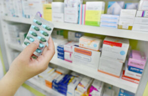 EPS Sanitas optimiza red de farmacias NO PBS en Antioquia con nuevo operador farmacéutico 21 Minsalud e Invima lideran mesa para garantizar el abastecimiento de medicamentos en Colombia