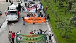 MinEducación exige a Fiduprevisora cumplir con entrega de medicamentos a los maestros 2 Ministro de Educación exige a Fiduprevisora cumplir con entrega de medicamentos y atender protestas de maestros